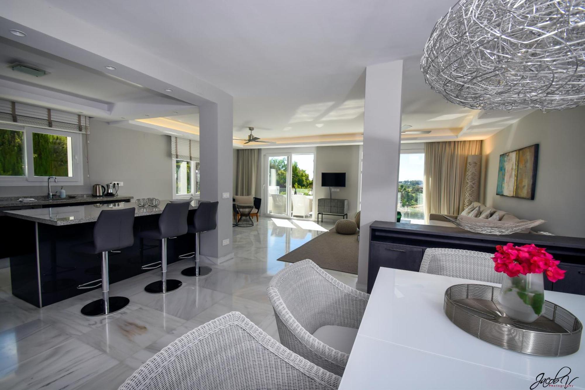 Villa Exquisite And Modern Near With Heated Pool! *