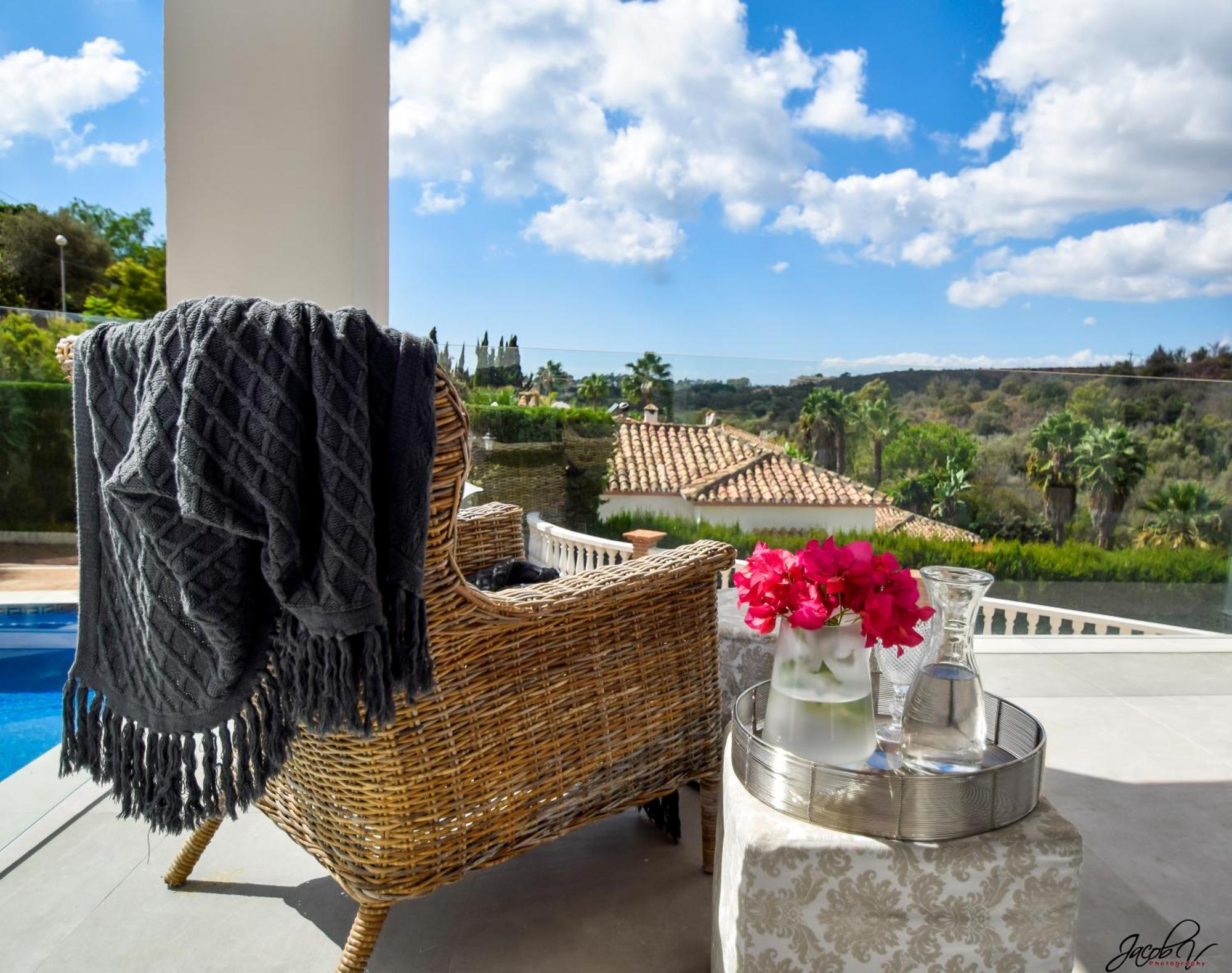 Villa Exquisite And Modern Near With Heated Pool! Marbella
