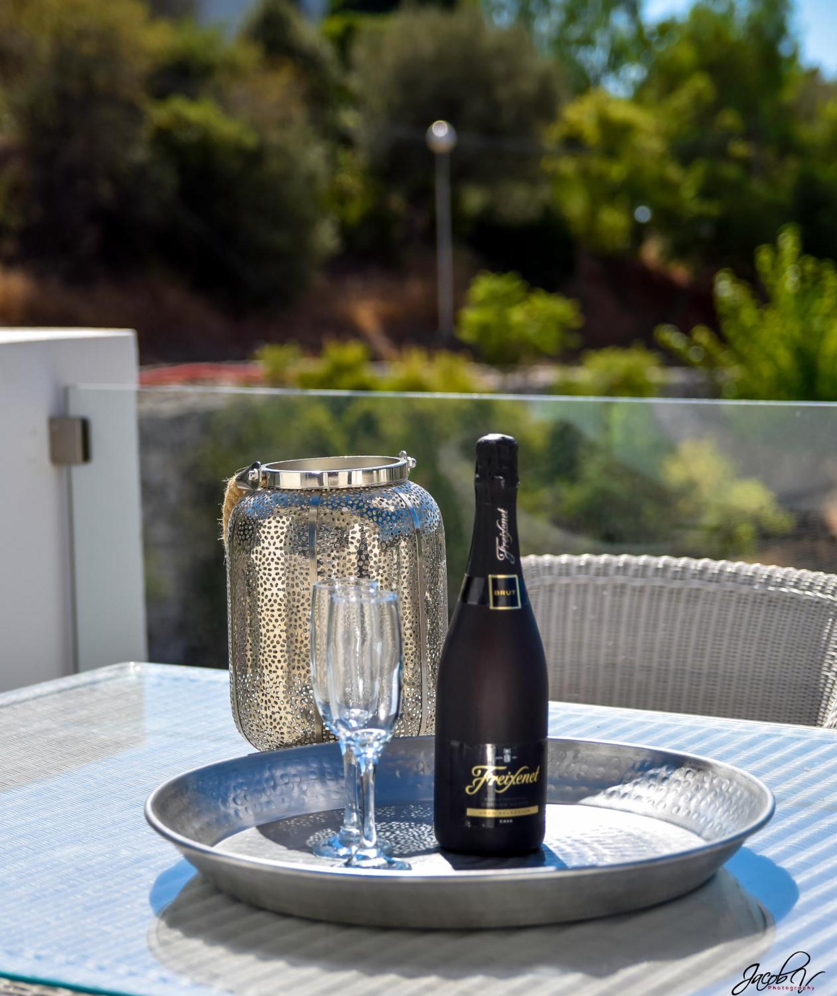 Villa Exquisite And Modern Near With Heated Pool! *