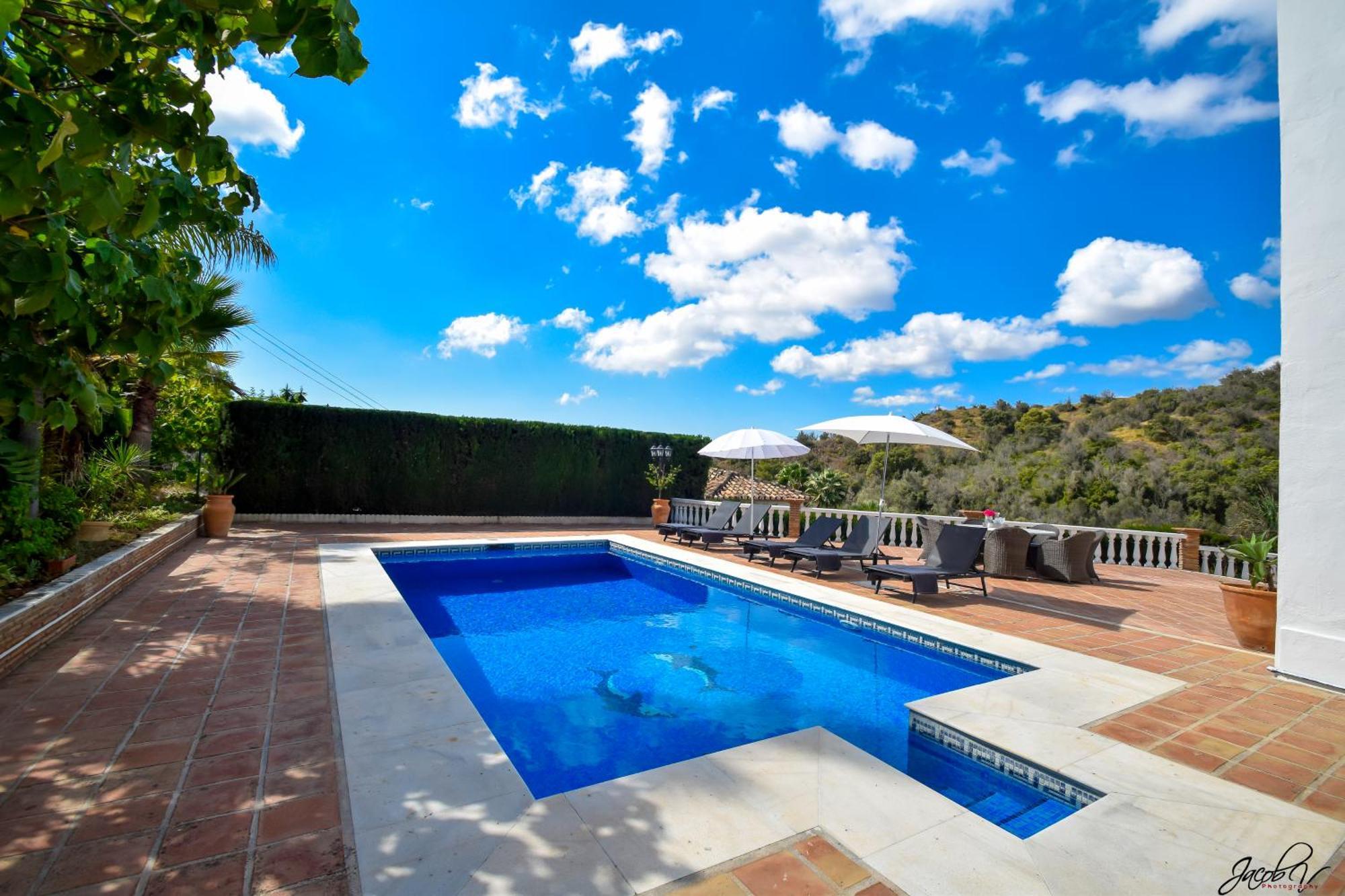 Villa Exquisite And Modern Near With Heated Pool! Marbella